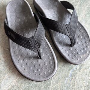 Vionic Wave Unisex Tie Post Sandals Black | Men’s 7 Women’s 8